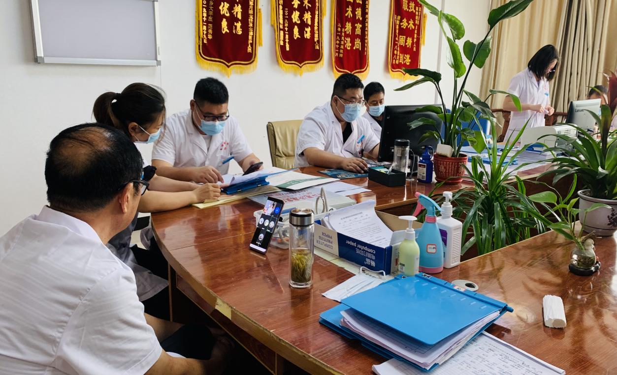 鄭大一附院博導(dǎo)楊波教授對我院重癥康復(fù)患者 進(jìn)行遠(yuǎn)程會診